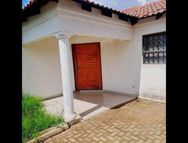 2 BEDROOM HOUSE FOR SALE IN PROTEA GLEN